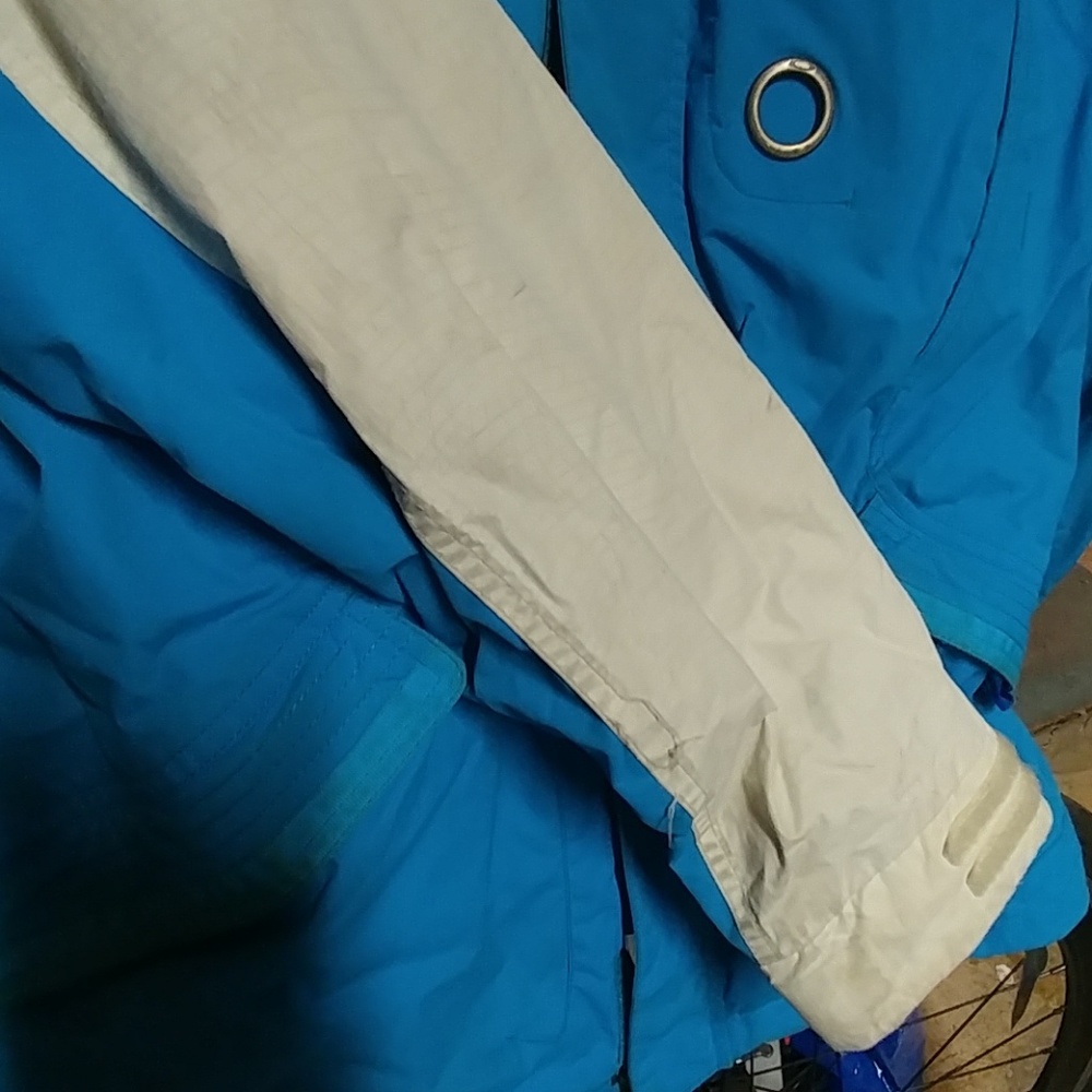 Oakley Snowboarding Jacket - image 2